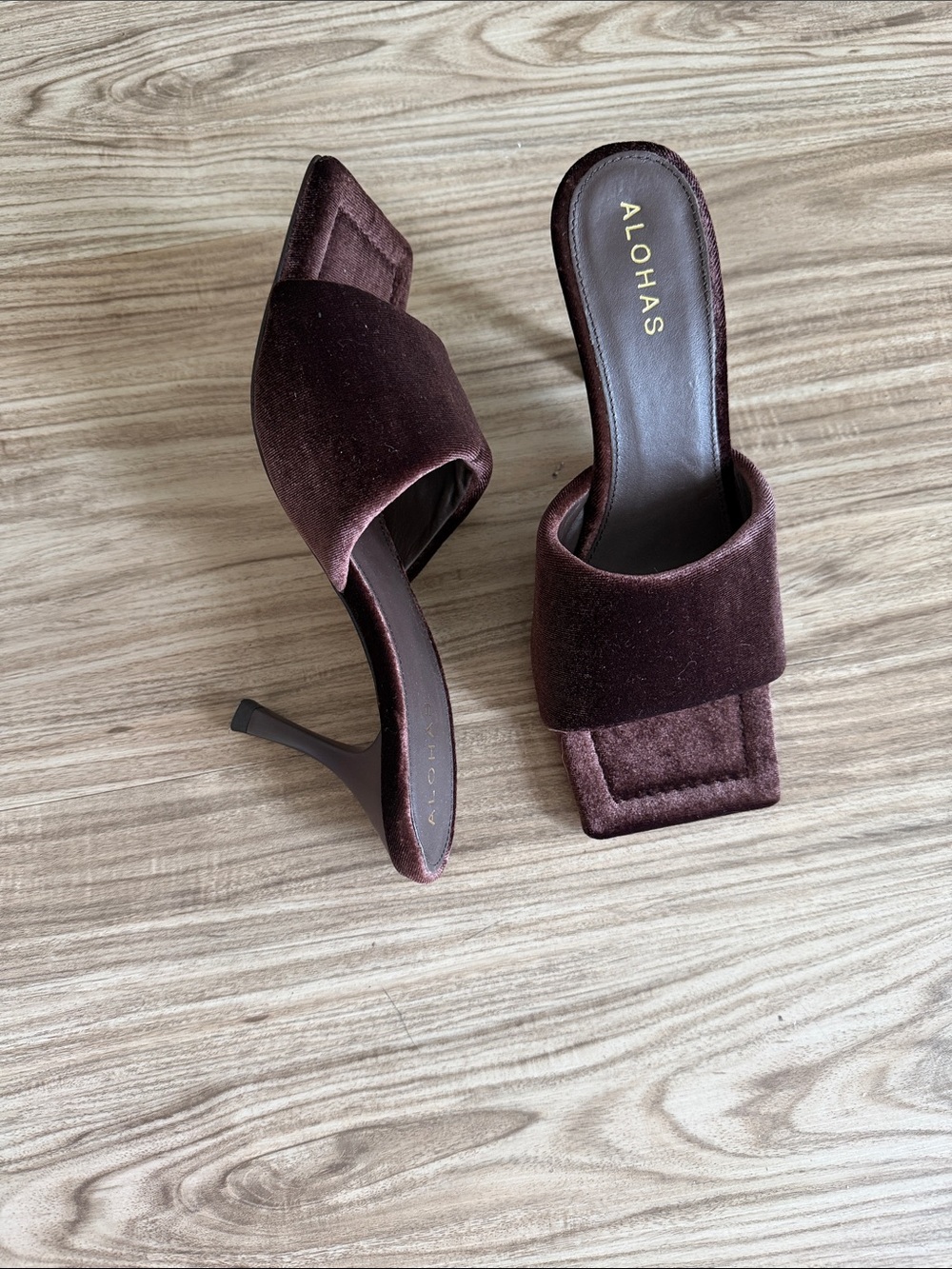 NEW Alohas Brown Velvet mules, size 37. - Picture 2 of 5
